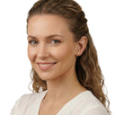 AMOR stud earrings for girls and women, 375 gold, worn by model