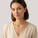 AMOR Halskette Unisex, 375 Gold, am Model