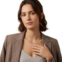 AMOR Halskette Unisex, 375 Gold, am Model