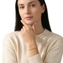 AMOR Armband Unisex, 375 Gold, am Model
