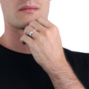 AMOR Ring Unisex, Edelstahl IP silber rosé, am Model