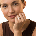 AMOR Ring Unisex, Edelstahl, am Model